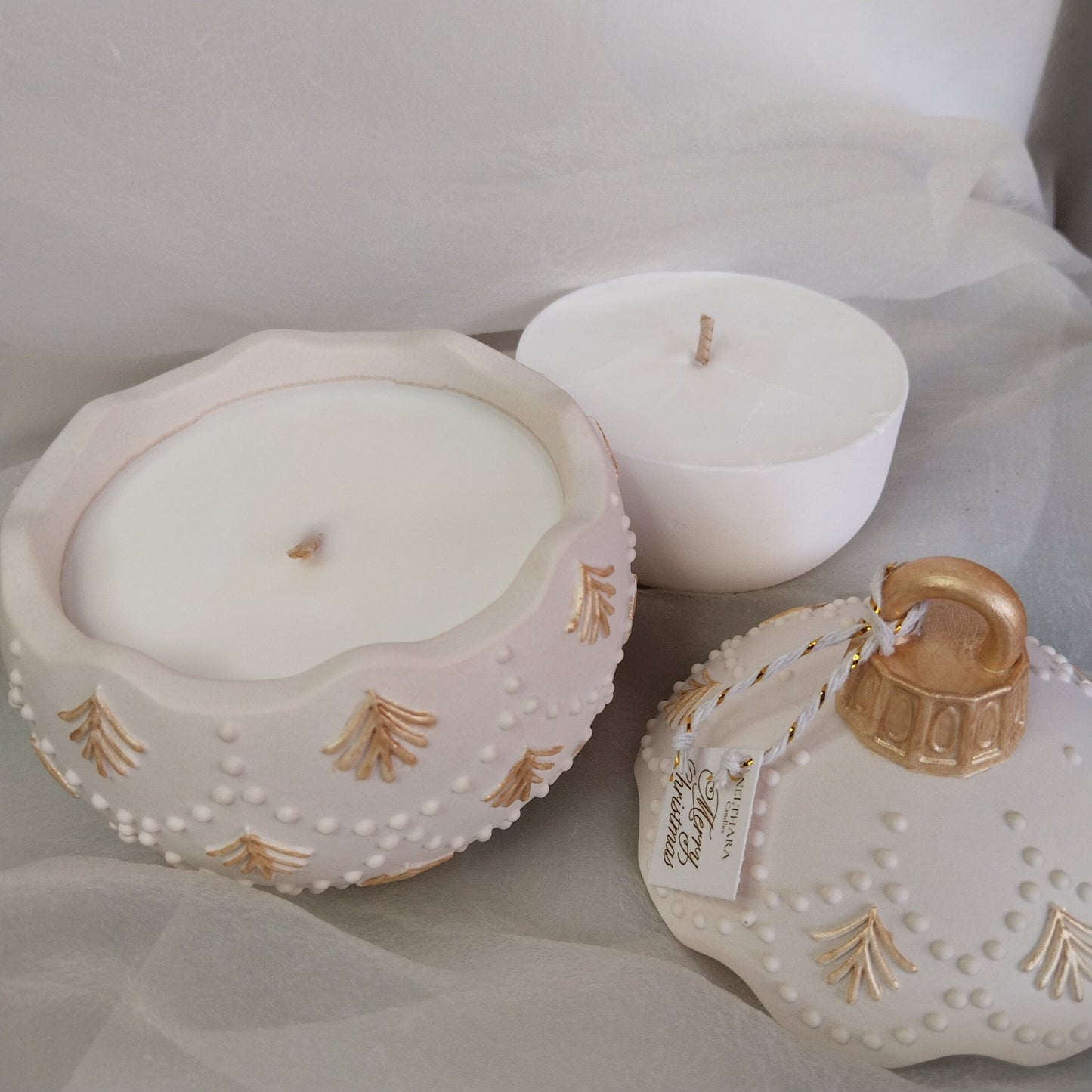 Vela bola de navidad hecha a mano con resina y vela recarga con cera de soja, vela recarga, reutilizable. ideal regalo de navidad.