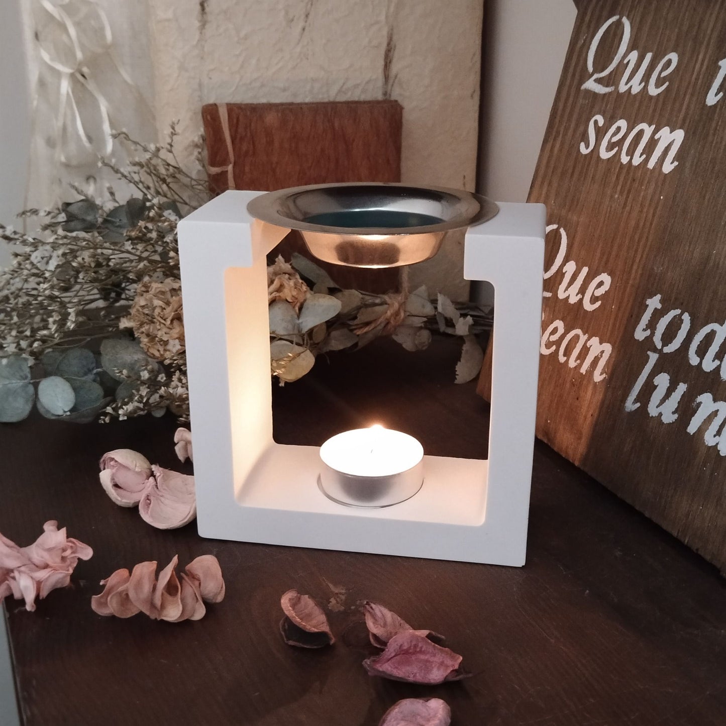 Quemador Alba, hecho a mano de resina ecológica en blanco, diseño minimalista. Perfecto para esencias, wax melts y ceras aromáticas.