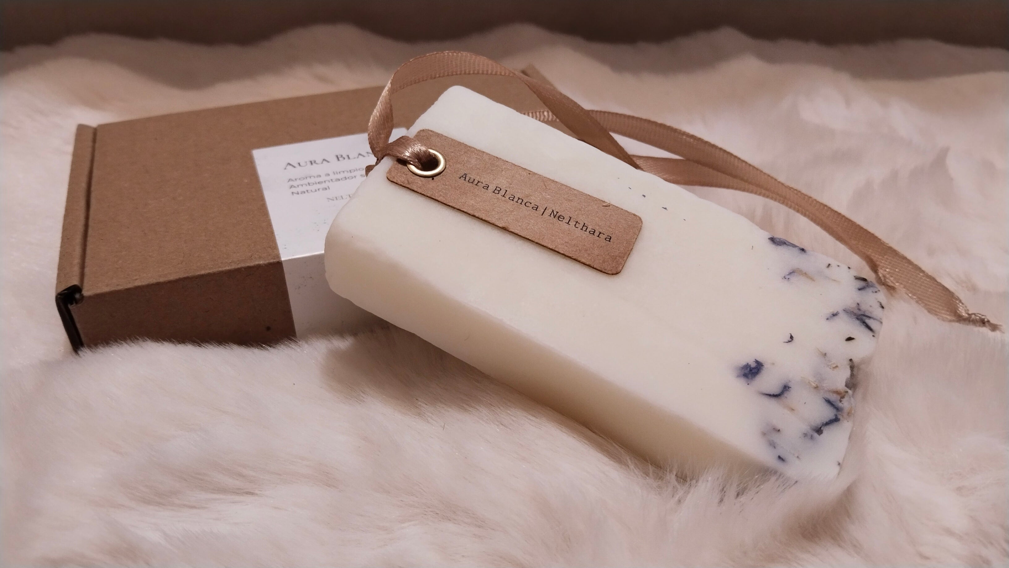 ambientador de cera de soja para armarios con aroma envolvente a limpio y ropa recién lavada