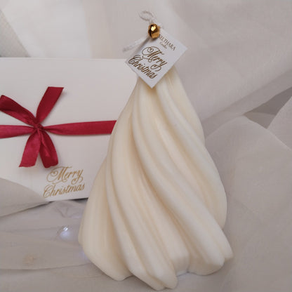 Vela árbol navideño, hecho a mano con cera de soja. Ideal para decorar y regalos especiales.