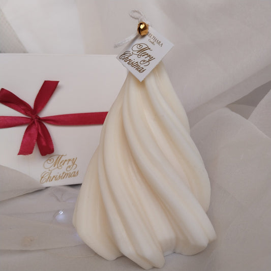 Vela árbol navideño, hecho a mano con cera de soja. Ideal para decorar y regalos especiales.