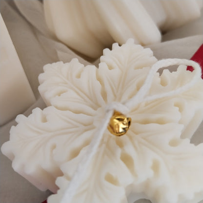 Vela copo de nieve con cera de soja natural, aroma a pino fresco, abeto nevado, regalo ideal para estas Navidades. 