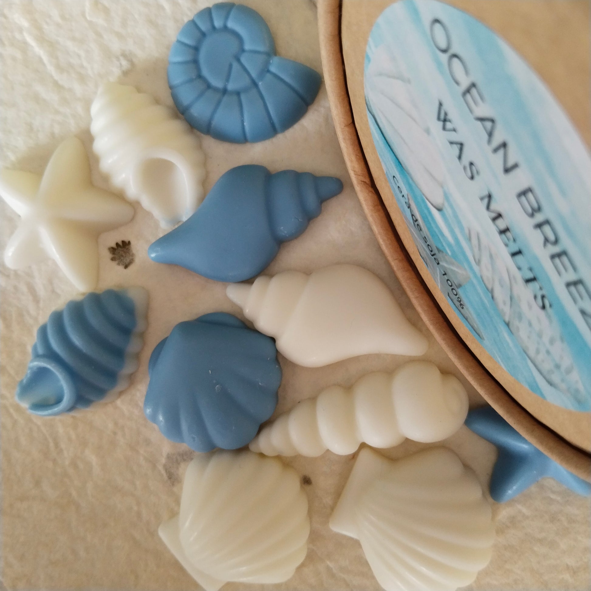cera aromática en forma de conchas y estrellitas de mar, con cera de soja natural. perfuma tu hogar a brisa de mar y verano.
