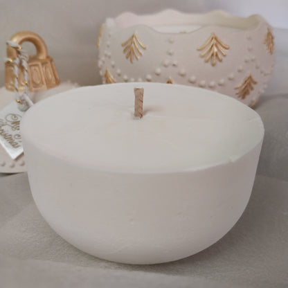 Vela de recarga para bola de navidad. Colección navidad Nelthara. Hecha artesanalmente con cera de soja natural, aromas galleta de jengibre o aroma bosque navideño.