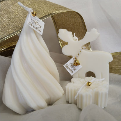 Pack navideño de 3 velas decorativas hechas a mano con cera de soja y aroma a bosque nevado. ideal como regalo de Navidad y decoración del hogar. libre de tóxicos.