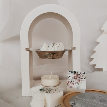 Quemador artesanal para ceras aromáticas y wax melts, color blanco, elegante figura para cualquier tipo de decoración. También en pack con wax melts de navidad.