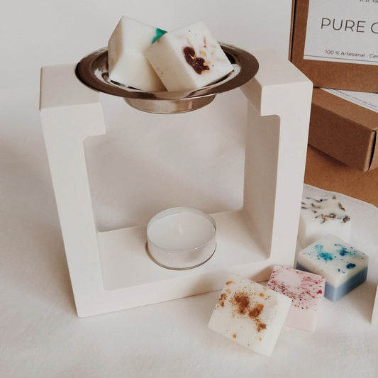 Pack de quemador de resina en blanco y bombones de cera aromática de soja, a elegir tu aroma favorito. Todo artesano y natural. 