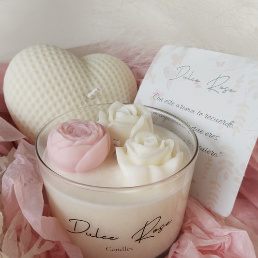 pack ideal regalo San Valentín, vela 3 rosas y corazón, hechos a mano con cera de soja, aroma rosa empolvada con vainilla.