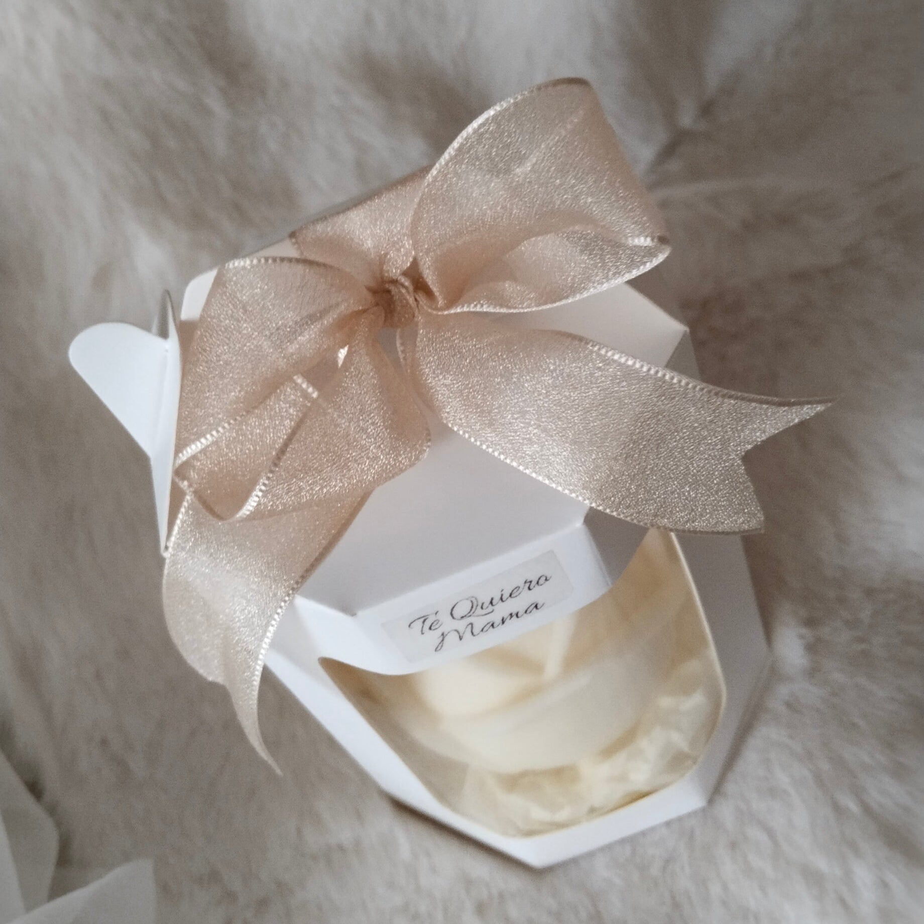 Día de l madre, regalo ideal para sorprenderla con una rosa para siempre.