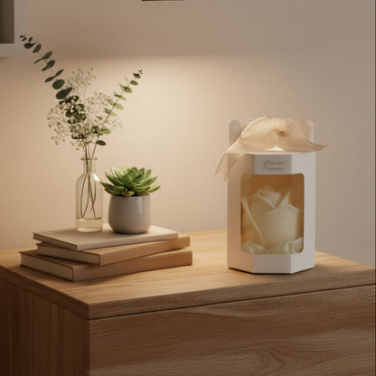 Vela en forma de rosa blanca hecha a mano presentada en caja hexagonal “Te quiero mamá”