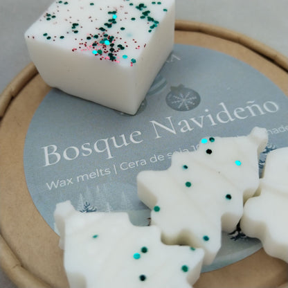 Wax melts hechos a mano con cera de soja y aroma a bosque nevado, Christmas Spirit. figuras de cera aromática en forma de árbol de navidad y bombones con brillantina verde.