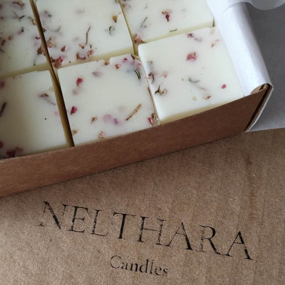 Bombones aromáticos cera de soja con flores secas en cajita kraft Nelthara